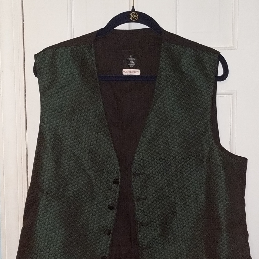 L&M fashions men's vest M/L